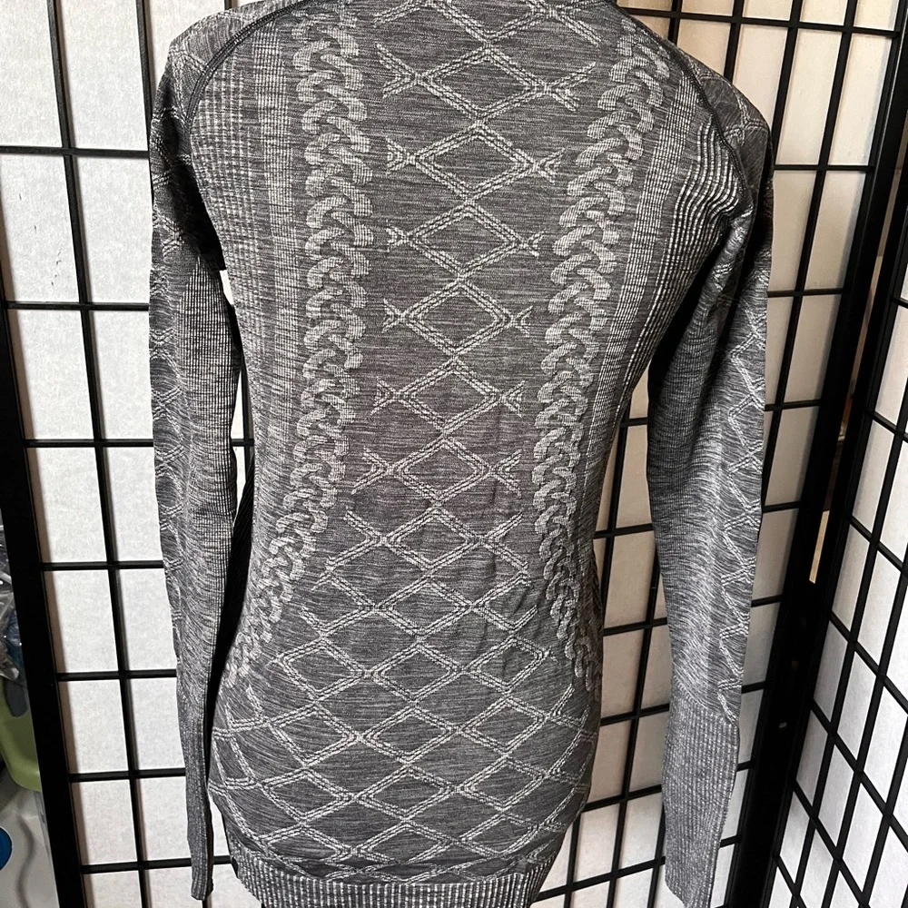Lululemon Gray Patterned Women's Sweater - Picture 3 of 4